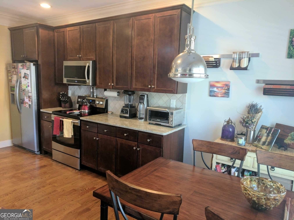 658 Irwin Street Ne - Photo 6