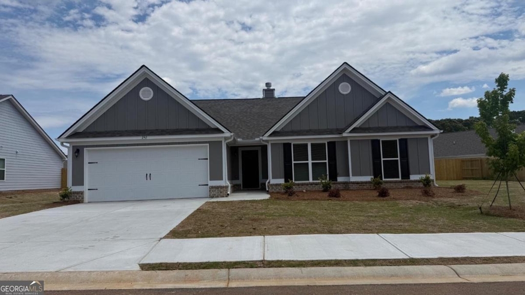 242 Champions Lane - Photo 0