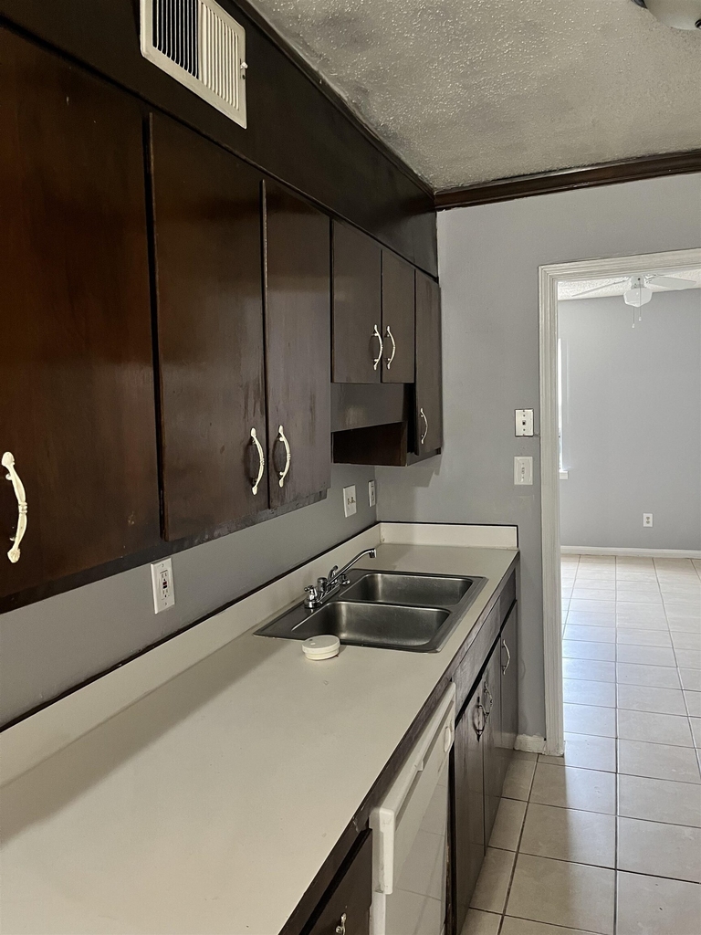 6354 Shannon Parkway - Photo 12