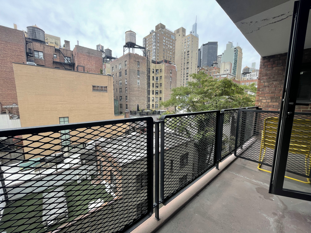 East 35th St and 3rd Ave - Photo 9