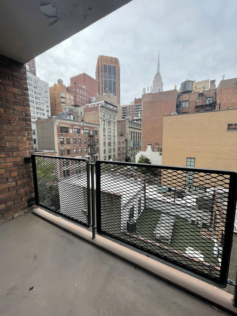 East 35th St and 3rd Ave - Photo 8