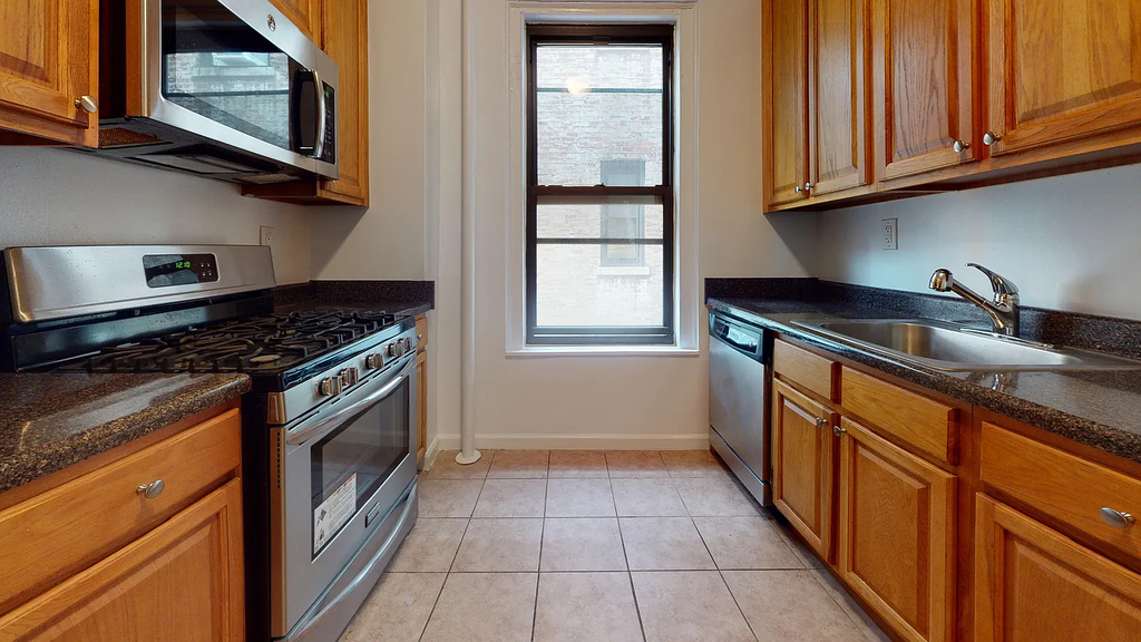 565 West 204th Street - Photo 4