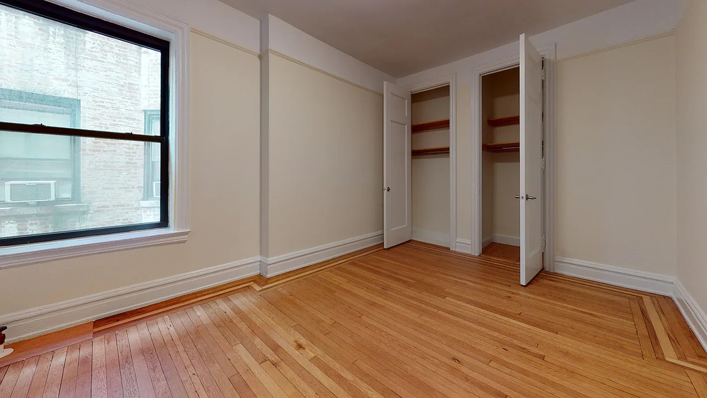 565 West 204th Street - Photo 7