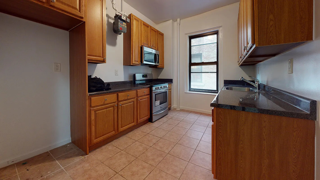565 West 204th Street - Photo 5