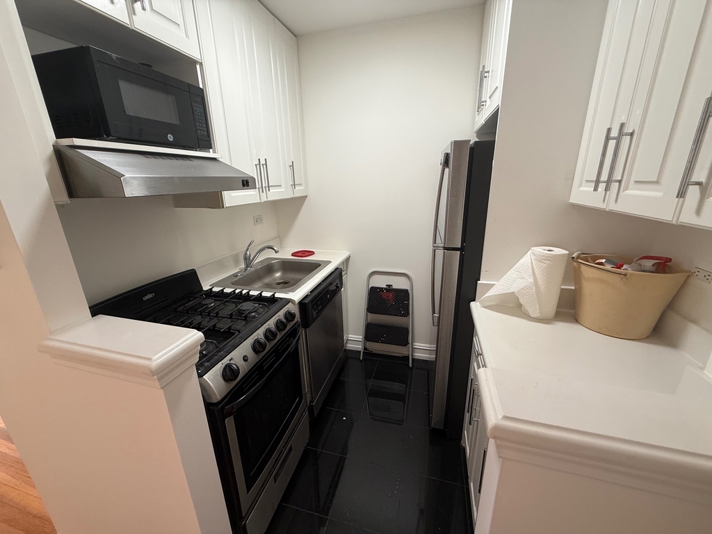 1680 York Avenue - Photo 9