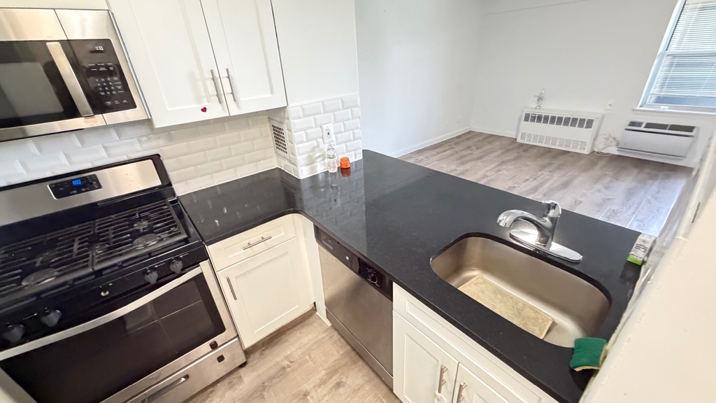 16-70 Bell Boulevard - Photo 1