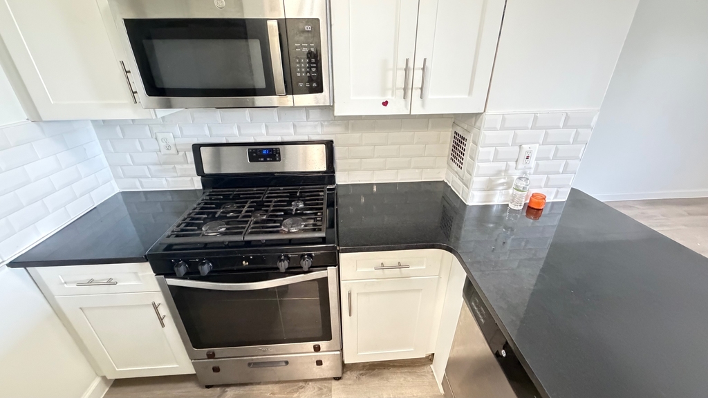 16-70 Bell Boulevard - Photo 2