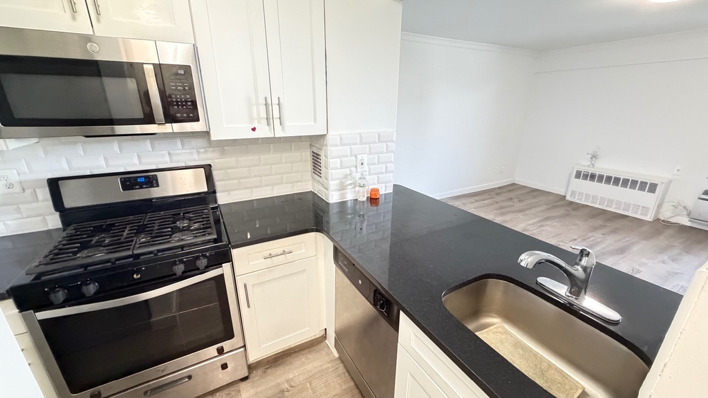 16-70 Bell Boulevard - Photo 0