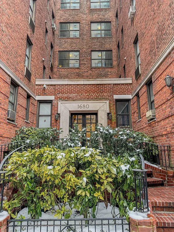 1680 York Avenue - Photo 4