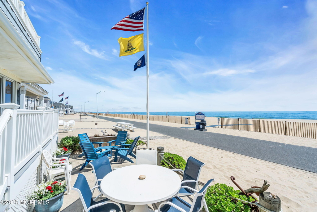 419 Beach Front - Photo 2