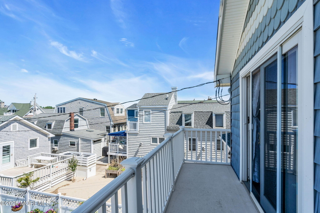 419 Beach Front - Photo 18