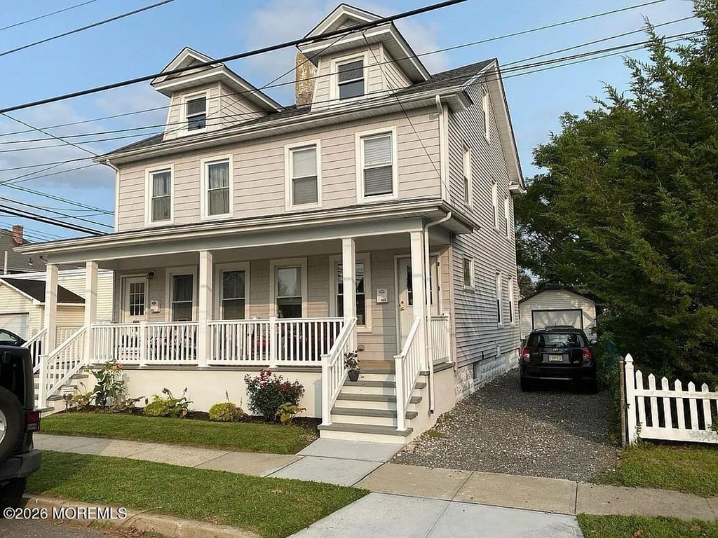 902 E Street - Photo 0