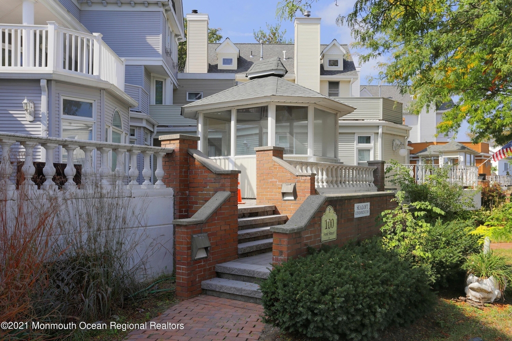 100 1st Street - Photo 1