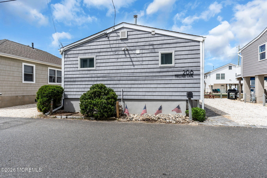 208 Mallard Lane - Photo 3