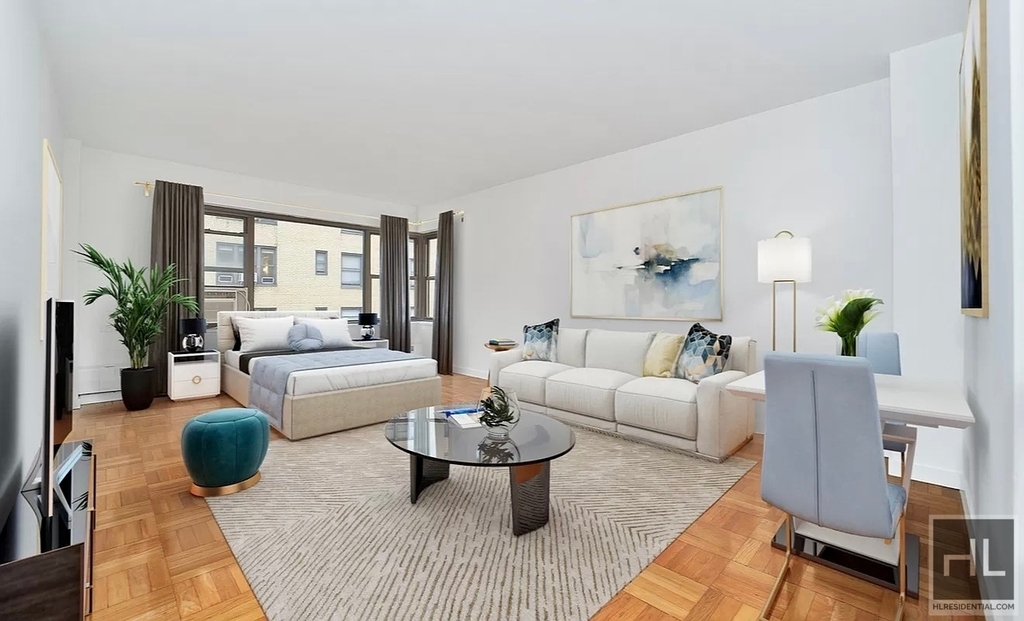 East 55 Street - Photo 0
