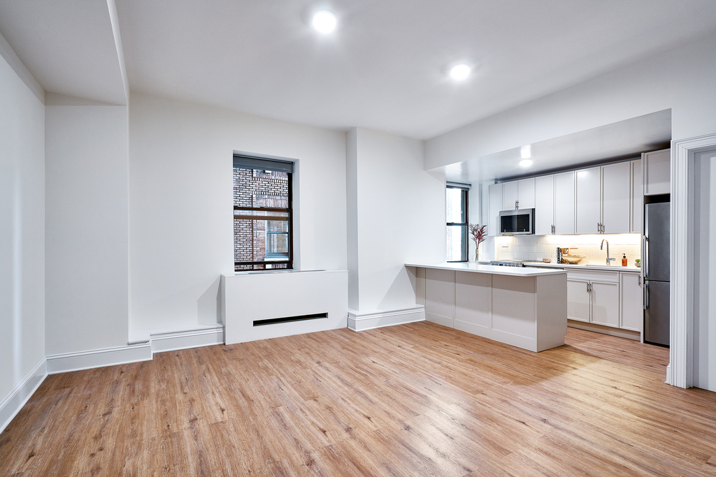 West 34th Street - Photo 0