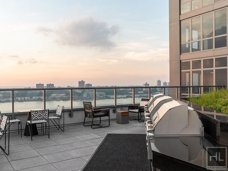 West 57th Street - Photo 5