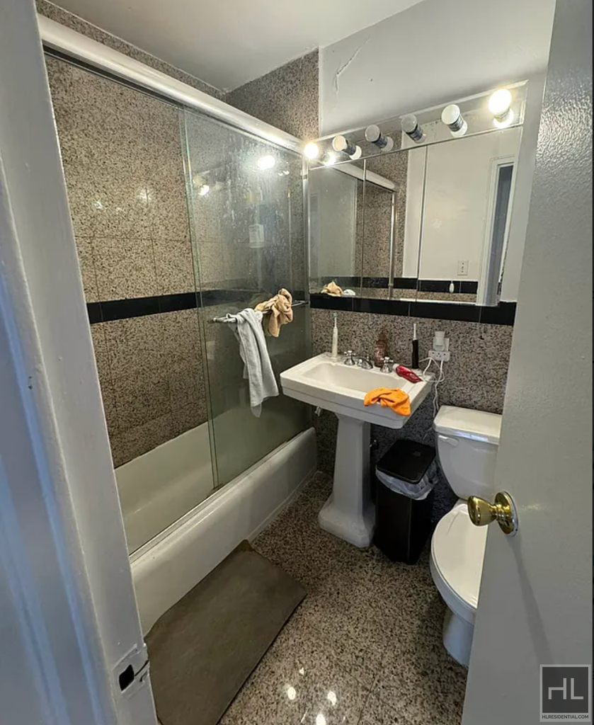 East 44th Street - Photo 5