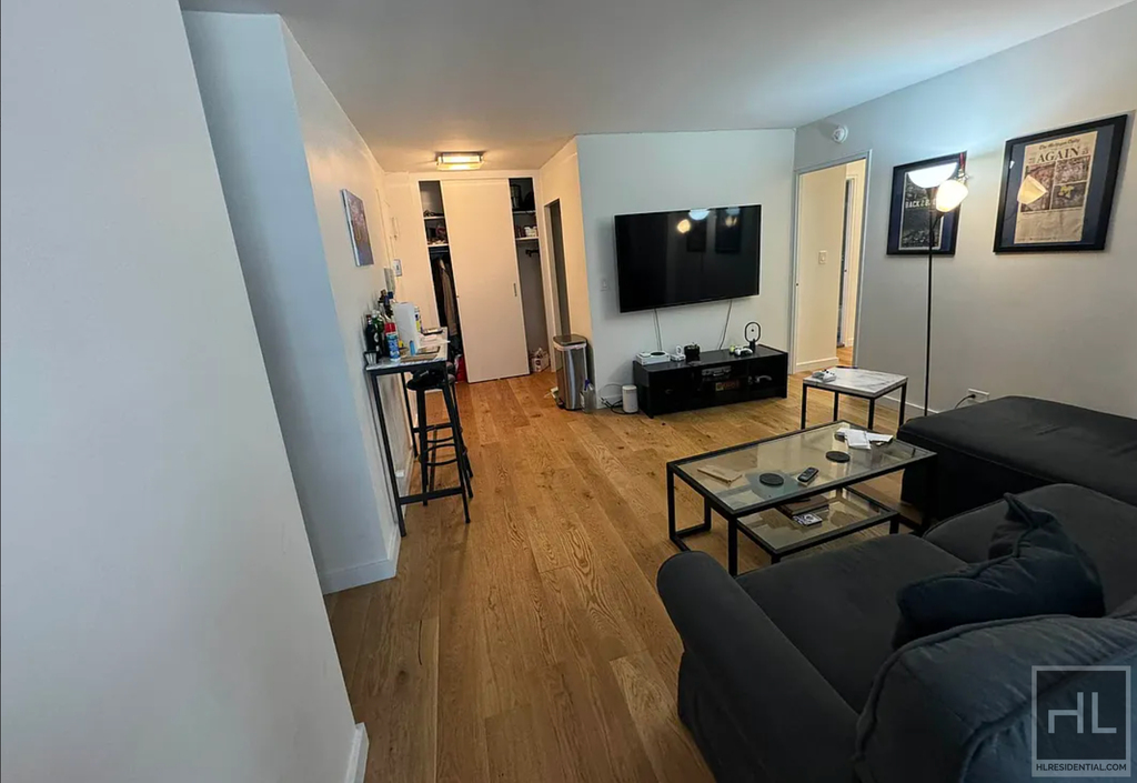 East 44th Street - Photo 3