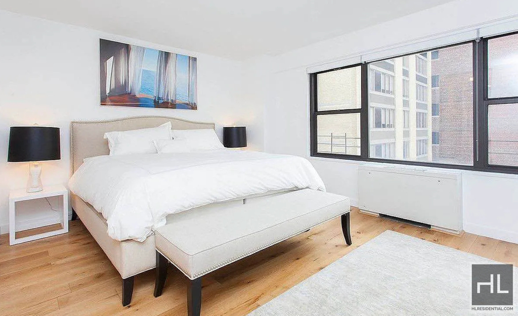 East 44th Street - Photo 0