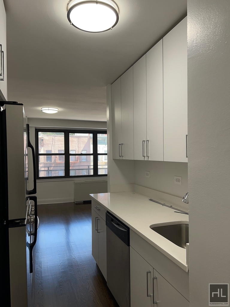 E 82 St - Photo 1