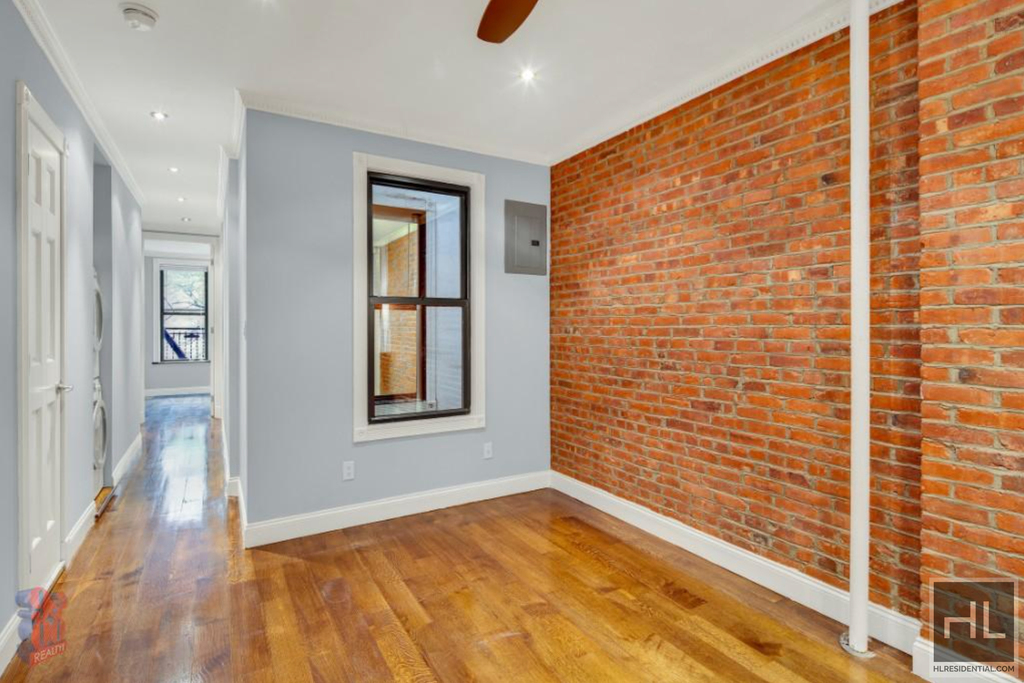 W 52nd St. - Photo 4