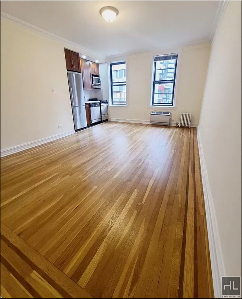 East 51 Street - Photo 0