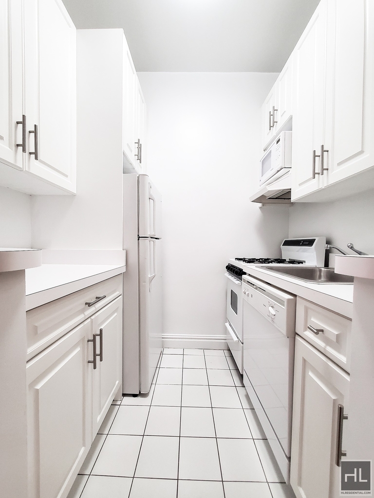 East 83 Street - Photo 1