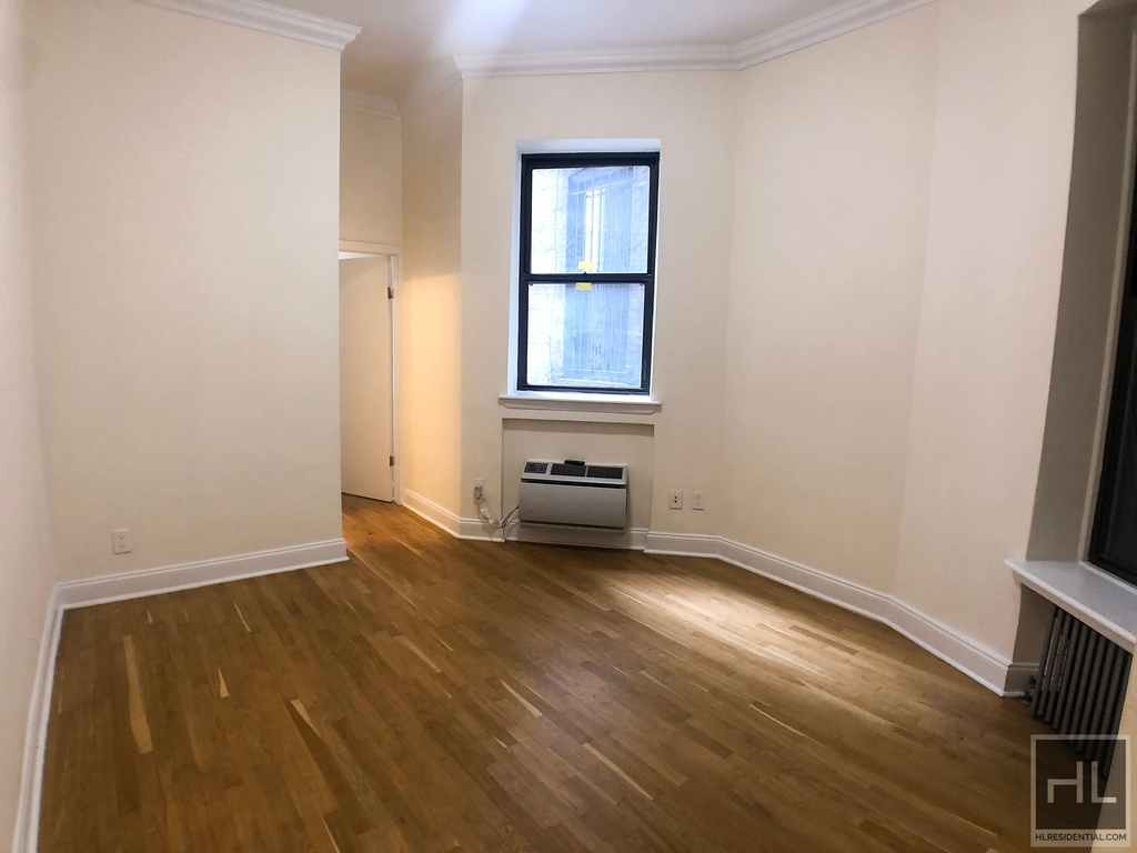 East 83 Street - Photo 2