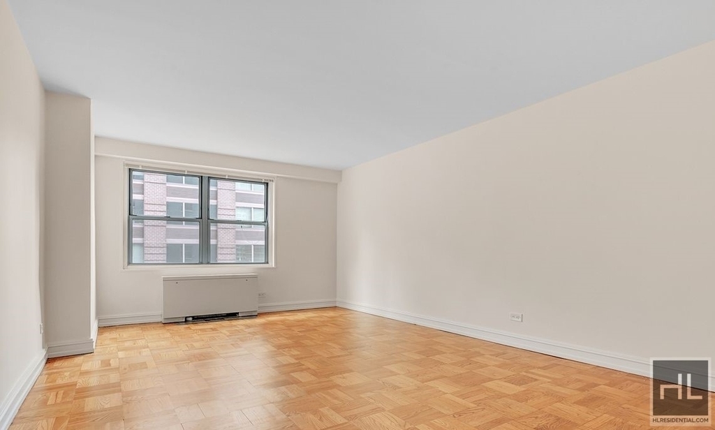 Eighth Avenue - Photo 1