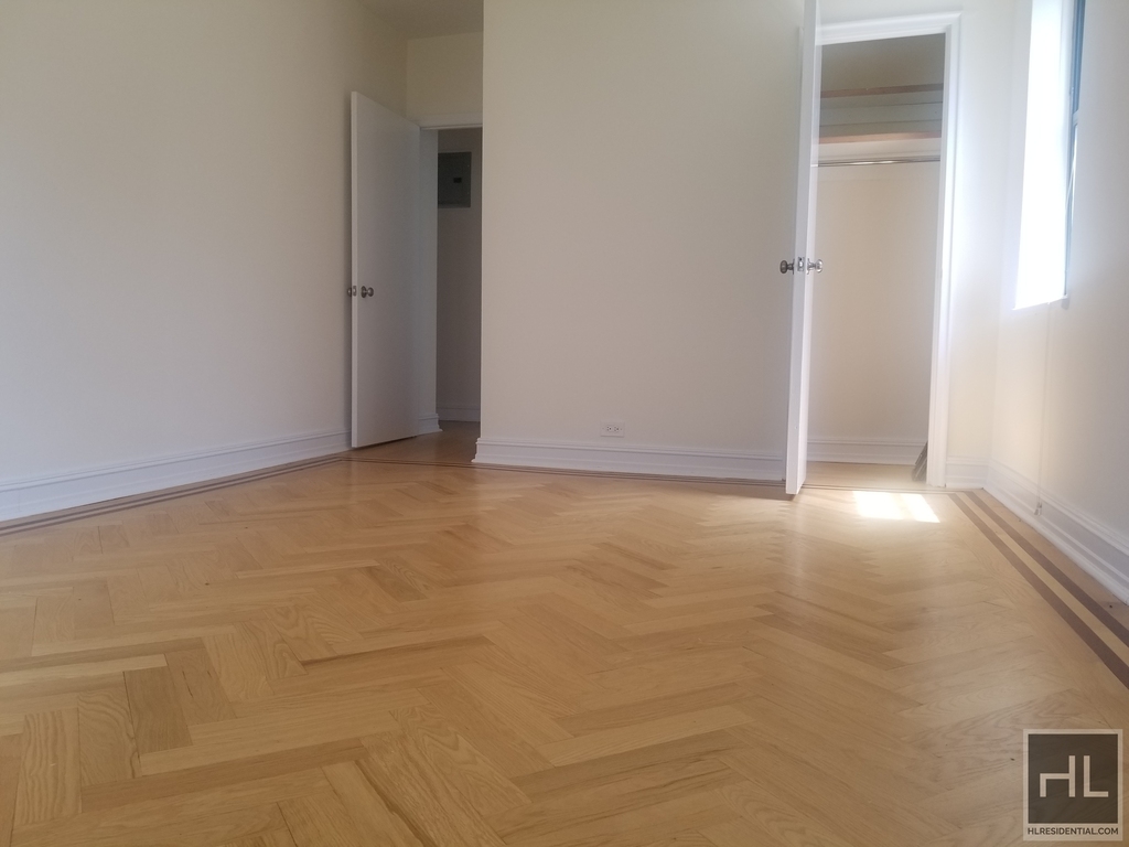 York Avenue - Photo 1