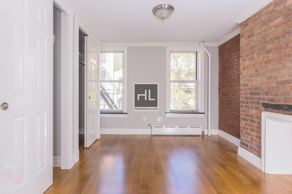 E 7th St. - Photo 2