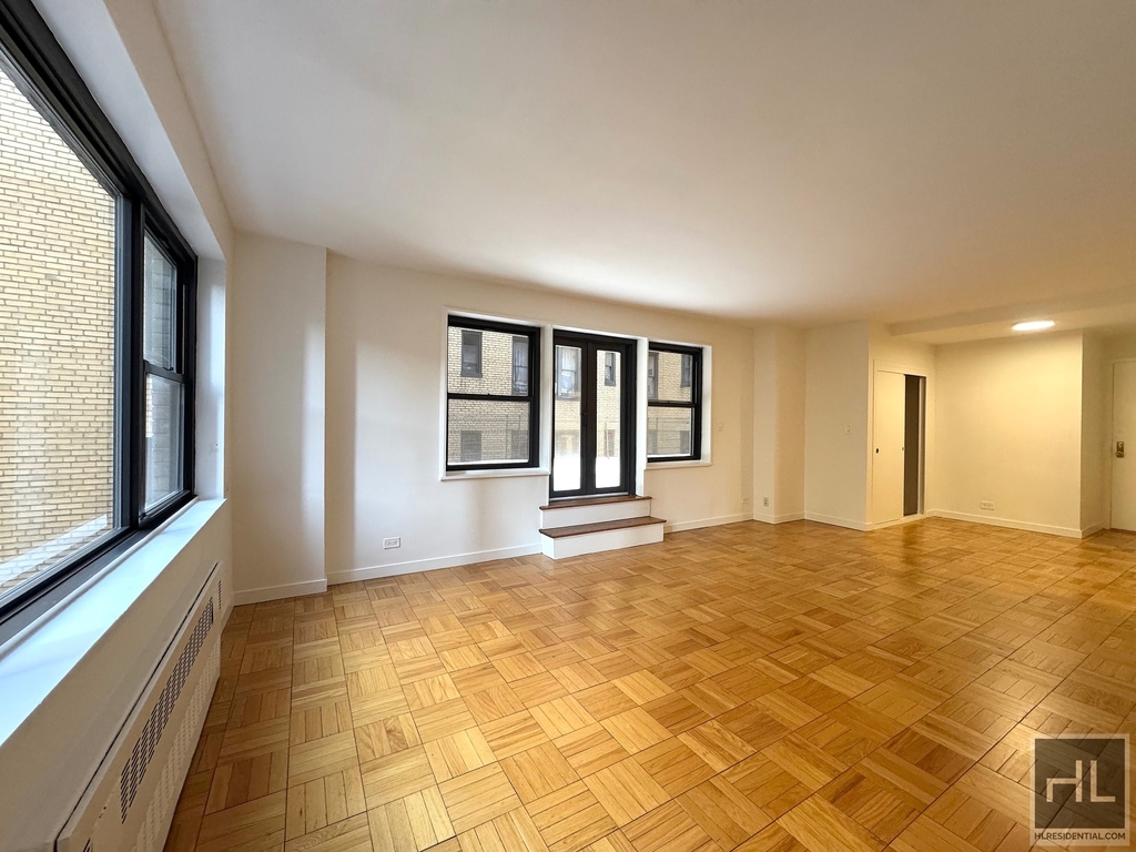 East 55 Street - Photo 0