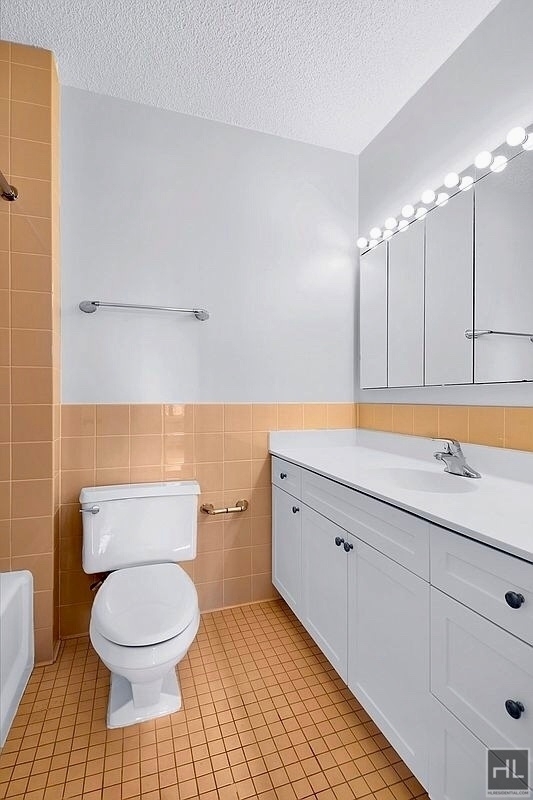 West 87th Street - Photo 2