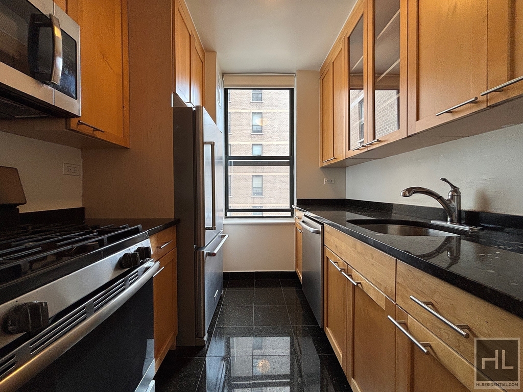 West 87th Street - Photo 1