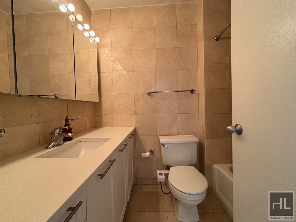West 87th Street - Photo 4