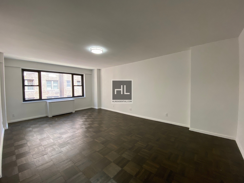 East 56 Street - Photo 0