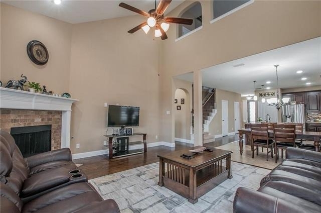 2440 Kingsgate Drive - Photo 2