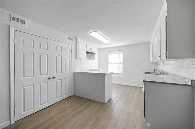 120 E Monterey Street - Photo 2