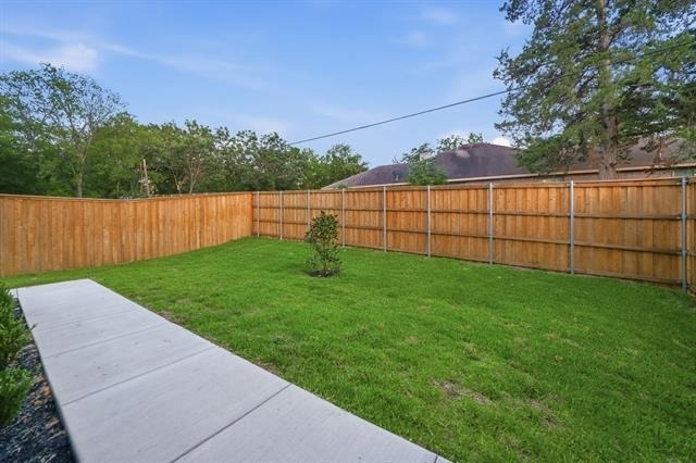 306 E 7th Street - Photo 4