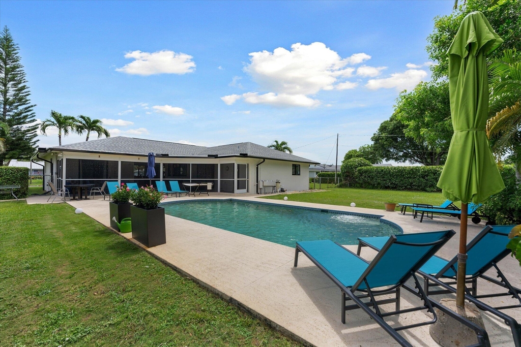 3313 Sherwood Boulevard - Photo 2