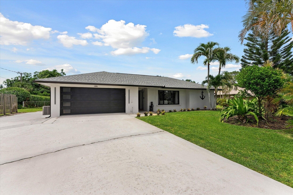 3313 Sherwood Boulevard - Photo 0