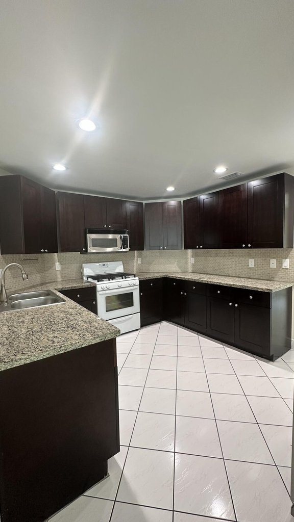 13389 Nw 7th Street - Photo 1