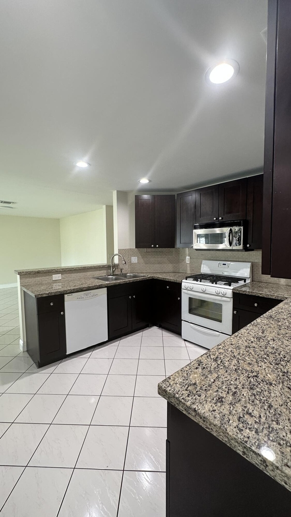 13389 Nw 7th Street - Photo 2