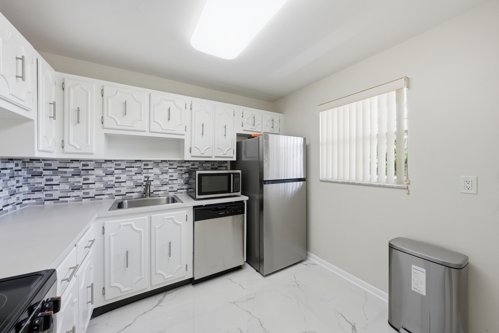 3000 Riverside Drive - Photo 19