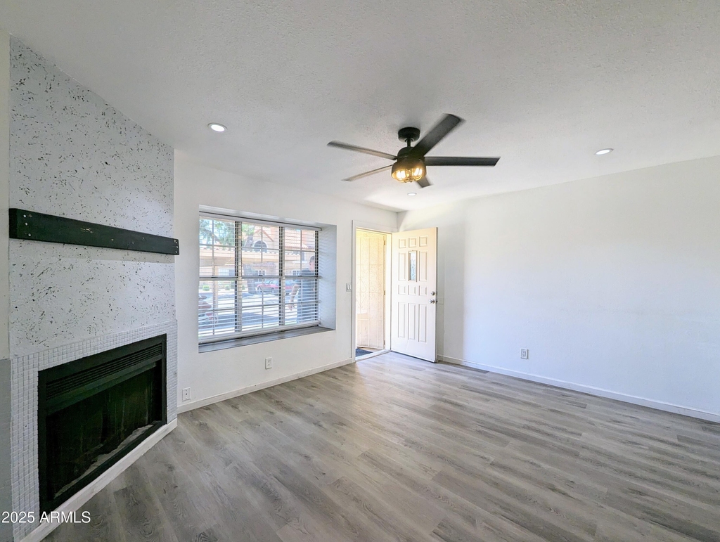 4601 N 102nd Avenue - Photo 8