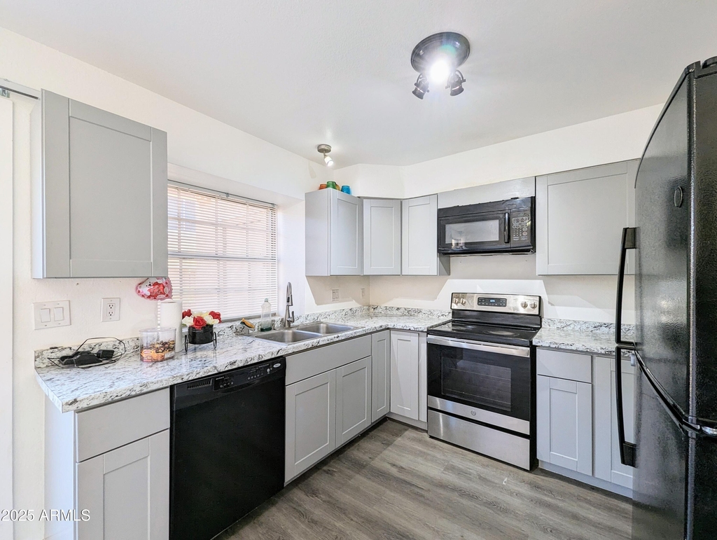 4601 N 102nd Avenue - Photo 12