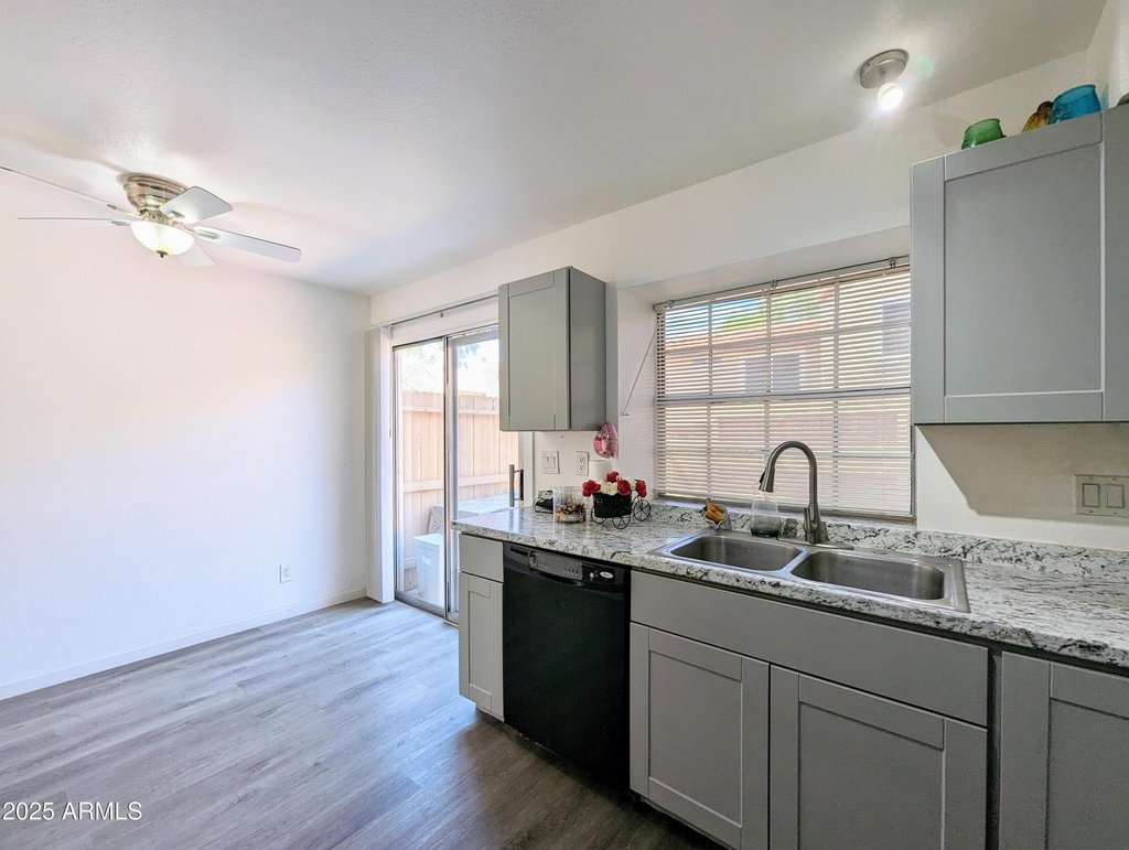4601 N 102nd Avenue - Photo 15