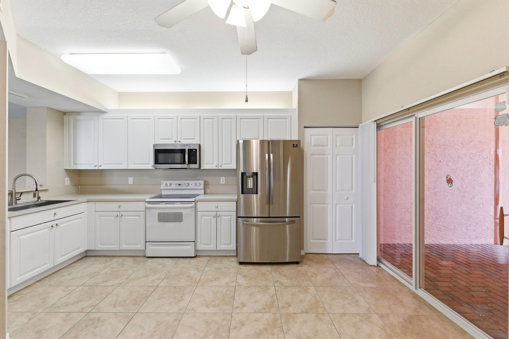 7765 Yardley Drive - Photo 2
