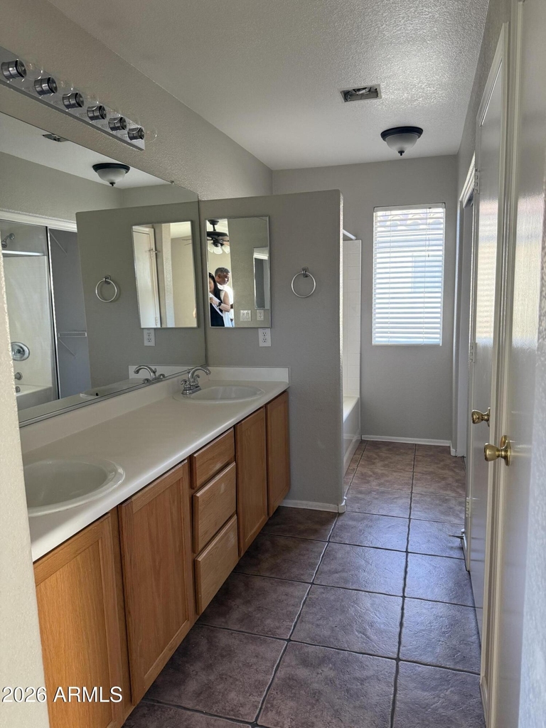 1410 E Mobile Lane - Photo 5